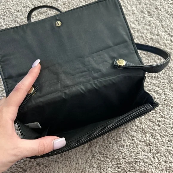 Elegant Black Crossbody Bag - Picture 6 of 6